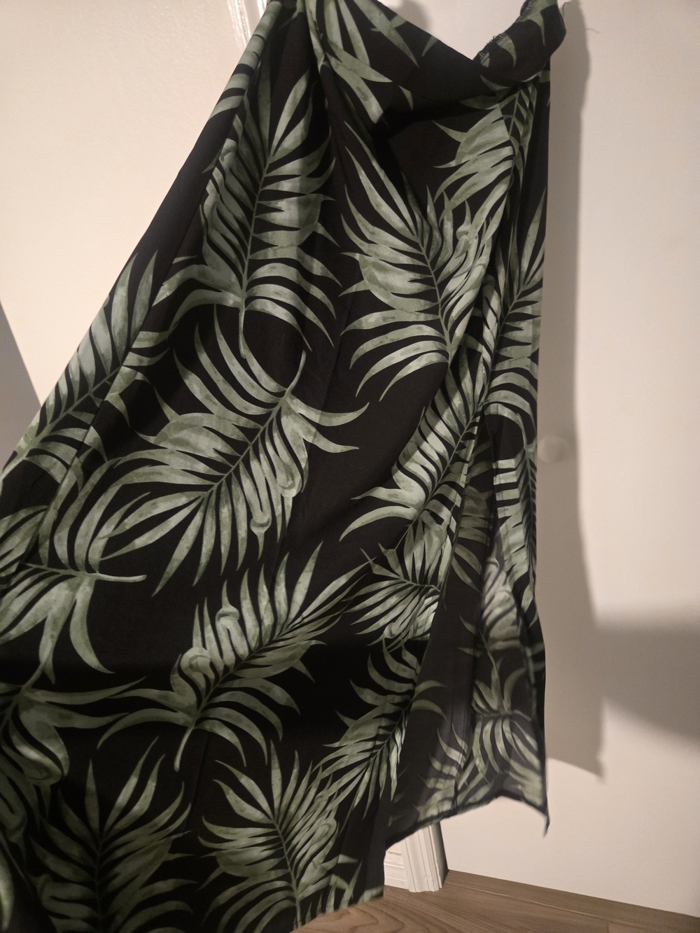 SHEIN Black Maxi Skirt with Green Palm Print and Side Slit - Picture 3 of 4